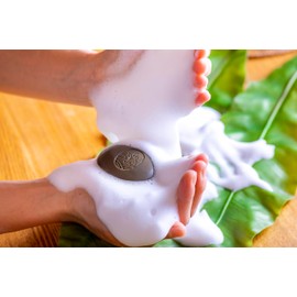 [13 Types of Natural Materials] Hatake no Megumi Soap | With Foaming Net, Non-Additive Soap, Solid, Natural Soap, Skin Care, Cleansing, Dry Skin, Facial Cleanser, Facial Cleansing Foam