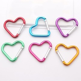 Heart-Shaped Carabiner Clip, Aluminium Alloy Keychain, Spring Snap Hook for Camping and Backpack, Red