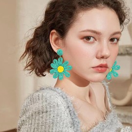 Anmpab Boho Raffia Flower Earrings Sunflower Raffia Rattan Drop Earrings for Women Spring Summer Beach Vacation Jewelry (Green)