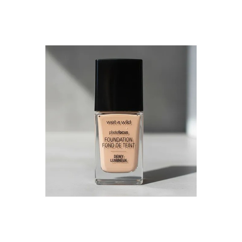 Wet N Wild Photo Focus Dewy Foundation - Base De