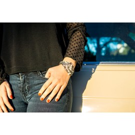 Secret & You Women's bracelet of cultured freshwater pearls 6 to 6.5 mm Mounted on fabric cord and stainless steel magnetic closure.