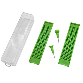 4 Lines 28 Cells Braille Writing Slate with 2 pcs Styluses, Braille Slate Kit with Plastic Box （ 2 Sets) (Pink + Green)