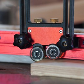 Table Saw Feeder, Aluminum Alloy Woodworking Double Wheel Sliding Guide Roller, Height Adjustable, Multi-Purpose Carpentry Board Auxiliary Tool