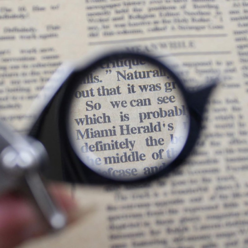 FKWKUW Magnifying Glass Keyring Mini Portable Foldable 10x Handheld Magnifier