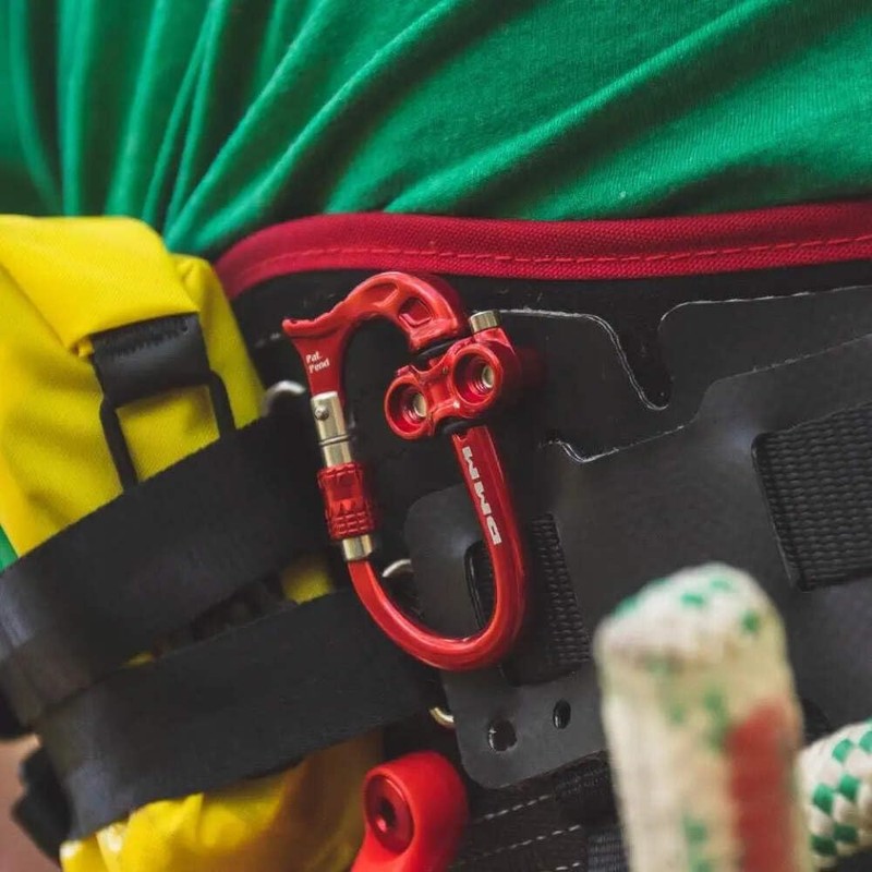 DMM Micro Vault Lock Red ( Accessory Tool Carrier )