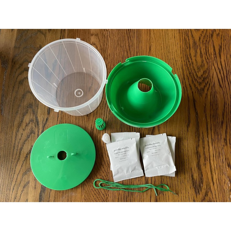 Box Moth Trap - 1 Trap & 4 Pheremone Lures