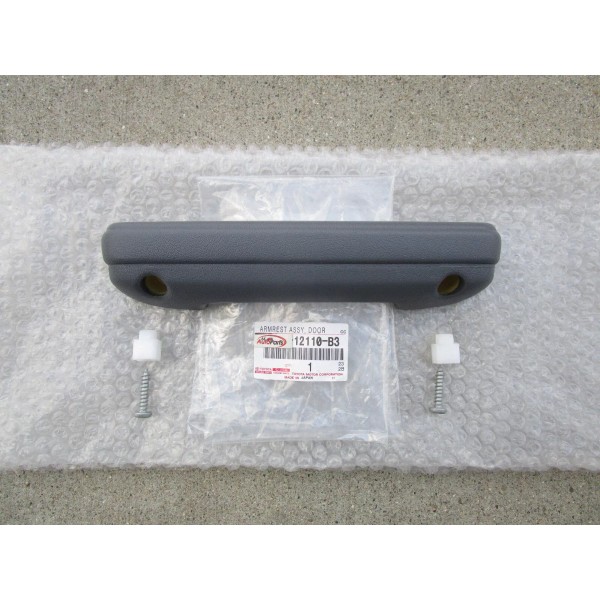 Toyota 99 - 04 TOYOTA LAND CRUISER HZJ79 FR LEFT