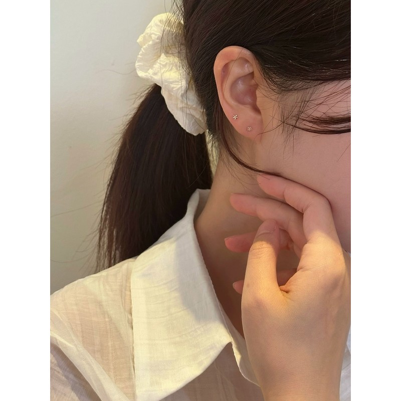 10k mini flower line piercing each (1 piece) / 10k