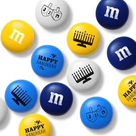 M&M’S WORLD Hanukkah Milk Chocolate Candy - 2 Pounds of Bulk Candy With Hanukkah Designs for Gifts, Party Favors, Holiday Celebrations and More, Kosher Certified