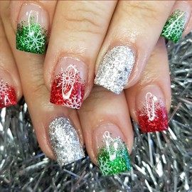 24pcs Christmas Press on Nails Short Square Winter Snowflake Fake Nails with Designs Red Green Silver Glitter False Nails Full Cover Glue on Nails Reusable Artificial Nails for Women Girl