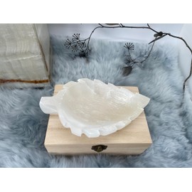 MINERALIST Collection, Selenite Leaf Bowl, Crystal Decorative Bowl, Energy Cleaning for Home, Meditation and Relaxation, .5 lb 5" L X 4.5" W x 1.5" D