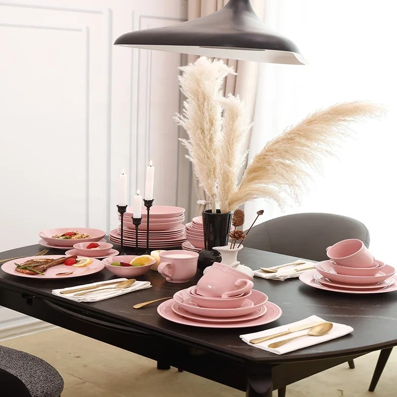 September Promotion Pink Tableware Set Suitable for Weddings or Family