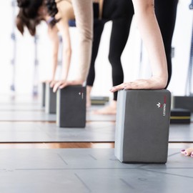 Legendwerk® 2 x Yoga Block Robust and Non-Slip - Yoga Block Double Pack for Pilates, Meditation, Fitness - Yoga Accessories for Beginners and Advanced Users (Grey)