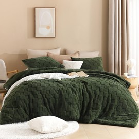 Litanika Fluffy Full Size Comforter Set Olive Green，3 Pieces Warm Sherpa Fleece Winter Bedding Set, Jacquard Checkered Plush Fuzzy Bed Set(1 Comforter, 2 Pillowcases)