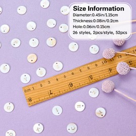 COGCHARGER 52 Stück Buchstaben Charms Zur Schmuckherstellung Süße Süßwassermuschel Anhänger (AZ) Für Armbänder Halsketten Ohrringe DIY Zubehör