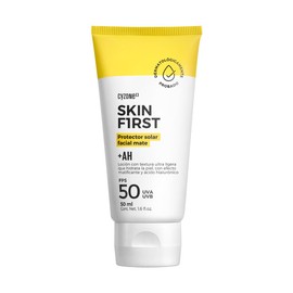 CYZONE - Skin First Protector Solar Facial 50 ml, Protección SPF 50, con Ácido Hialurónico, Protege del Sol, Hidrata y Deja Acabado Mate en Piel, Previene Manchas y Prepara la Piel para Maquillaje