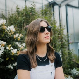 glozzi Women's Sunglasses Polarised UV400 Wood Round with Wooden Temple and Cork Glasses Case, ebony