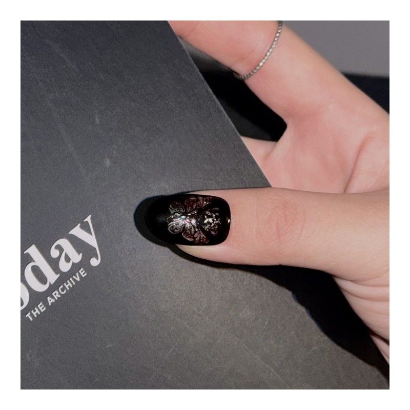 Wolyeong (月影) |Minimal oriental mother-of-pearl nails - stiletto / 월영(月影)