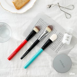 Glowing Flat Foundation Brush - Mint / 윤광 납작 파운데이션 브러쉬 - 민트
