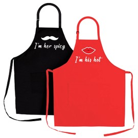 StarGifts Mr. & Mrs. 2-teiliges Schürzen-Set – passendes Verlobungsgeschenk Hochzeit Jahrestag Brautparty Her Spicy & His Hot