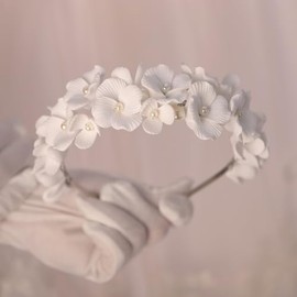 Teyglen- Tocado para niñas de flores con accesorios para el cabello de flores de color blanco perla, diadema hecha a mano (plata, 12 x 6 cm/4.