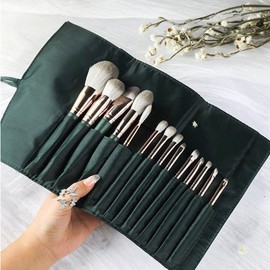 Delicate makeup artist with 14-piece makeup brush set and pouch / 메이크업 브러쉬 세트 14종 세트 파우치 포함 섬세한 화장 아티스트