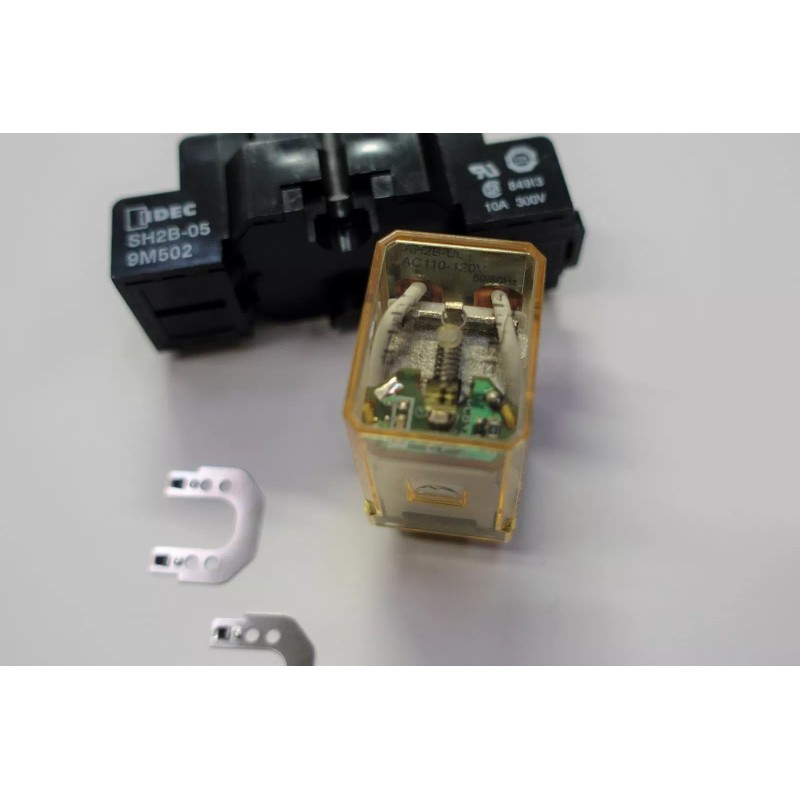 IDEC RH2B-UL 120VAC Relay Coil & SH2B-05 Relay Socket