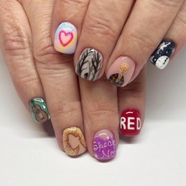 Short Press on Nails with Designs Square Fake Nails Theme Singer Pattern Stick on Nails Gloss Acrylic Nails Holiday False Nails with Designs Best Press on Nails for Women Girls