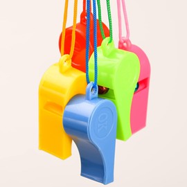 24 Silbatos Deportivos con Cordón Silbato Niños Coche De Silbato Deportes Silbato Viaje Plástico Colgante Portátil sSlbato de Sonido Nítido para Arbitros Fiesta de Silbato de Fútbol Colorido (24 Pcs)