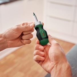 Bosch Stubby Ratchet Screwdriver with Bit Magazine, 6 Pieces (Compact High Torque Ratchet Screwdriver, 6 Bits - PH2,SL5,TX25,HEX3/4/5; Ergonomic; Magnetic Bit Holder)