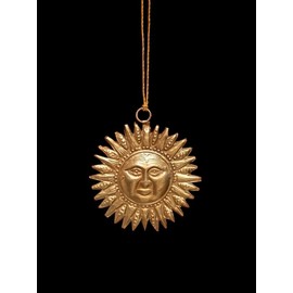 Golden sun with an antique patina. This wall decoration object will combine wonderfully with your Ex-voto collection. Double-sided. The sun is visible on the front and back. Diameter 9 cm.