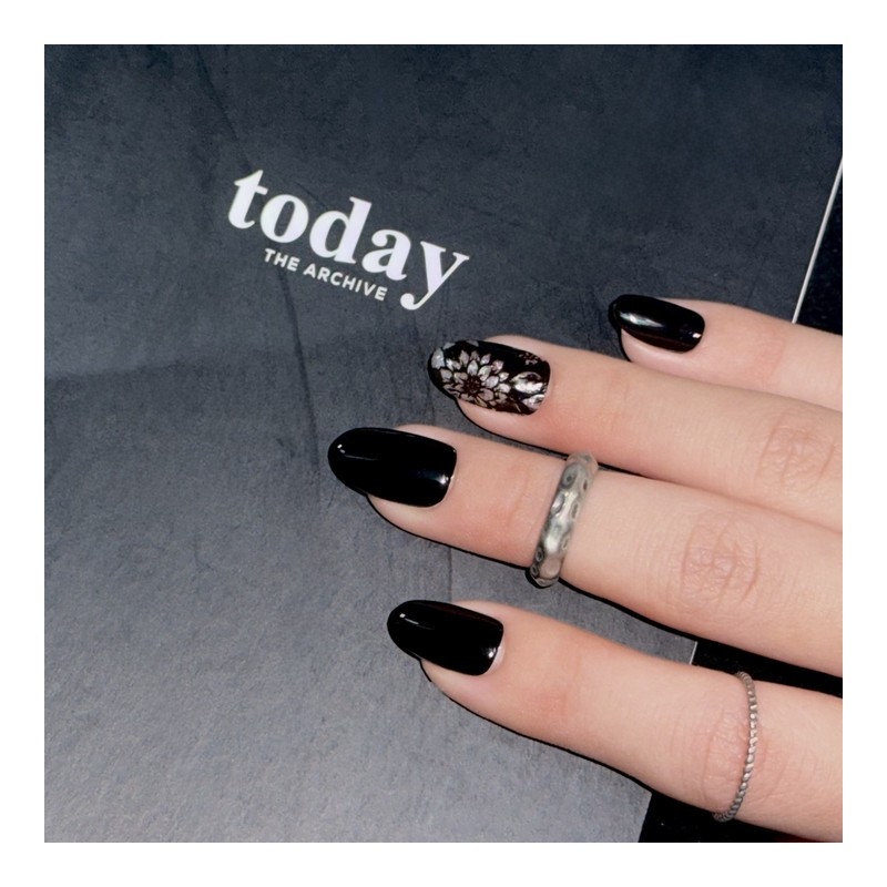 Wolyeong (月影) |Minimal oriental mother-of-pearl nails - Coffin Egg /