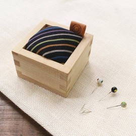 Cohana Masu Pincushion with Glass-Head pins Black - 1pc