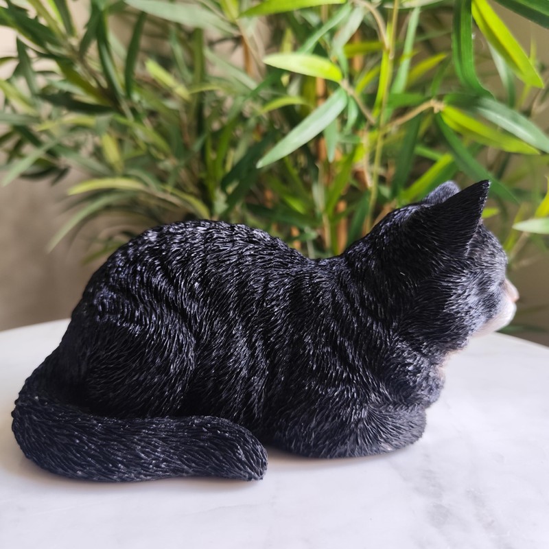 Vivid Arts Dreaming Cat Black & White Ornament – Peaceful