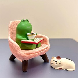 Gwindrise Mini Frog Trinkets and Cat Figurines - Tiny Frog Figurine with Pink Sofa for Office Desk Decor, Funny Gifts for Women, Cute Miniature Frog Figurine Gift for Frog Lovers, Fairy Garden Decor