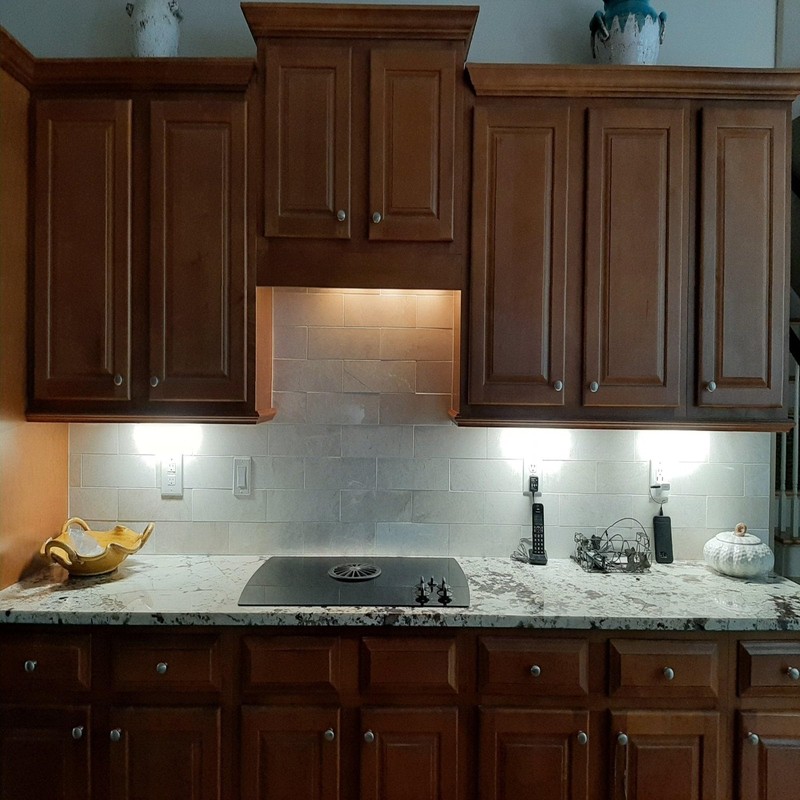 EWLR13 Kitchen Cabinet Light Rail 1-1/2" x 1-3/8" Trim. Unfinished,