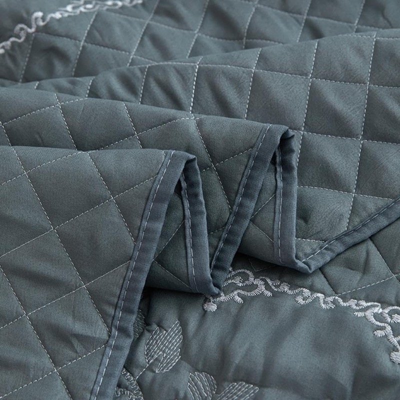 Queen Size Quilt, Embossed Floral and Grid Reversible Bedspread Set,