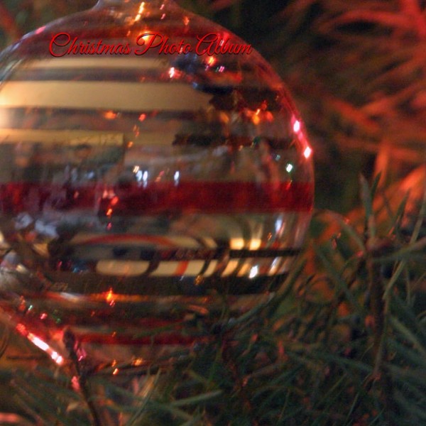 Christmas Photo Album: A gift for keeping memories