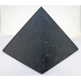 Shungit Pyramid, Matte Polished, 10 x 10 cm