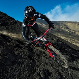 Funn Full On Mountain Bike Handlebar with Bar Clamp 35mm and Width 785mm, Tough and Lightweight Alloy Riser Handlebar for MTB, BMX and Road Bike, Rise 7mm MTB Handlebar (Black)