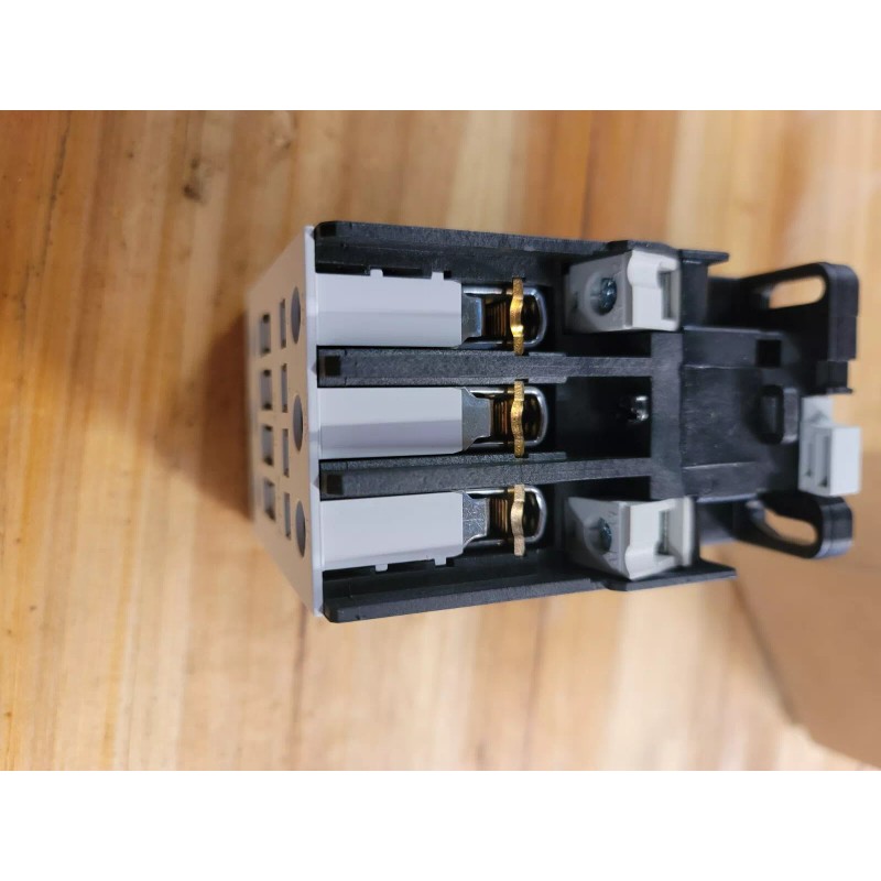 FMX IC330-32s-00 Contactor 120vac coil