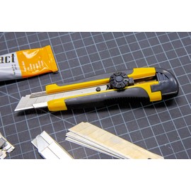 BAZIC Utility Knife Box Cutter,18 mm Wider Blade Snap-Off Razor, Rubber Grip Heavy Duty Retractable for Cartons Cardboard Boxes Office Home, 1-Pack