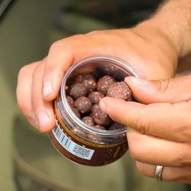 Paella Boosted Cured Hookbaits – Exploding Soluble Crust with Hardened Inner Boilie – 15mm & 18mm Mixed Sizes in One Pot – Natural Meat & Shellfish Blend – Powerful Water-Soluble Aroma