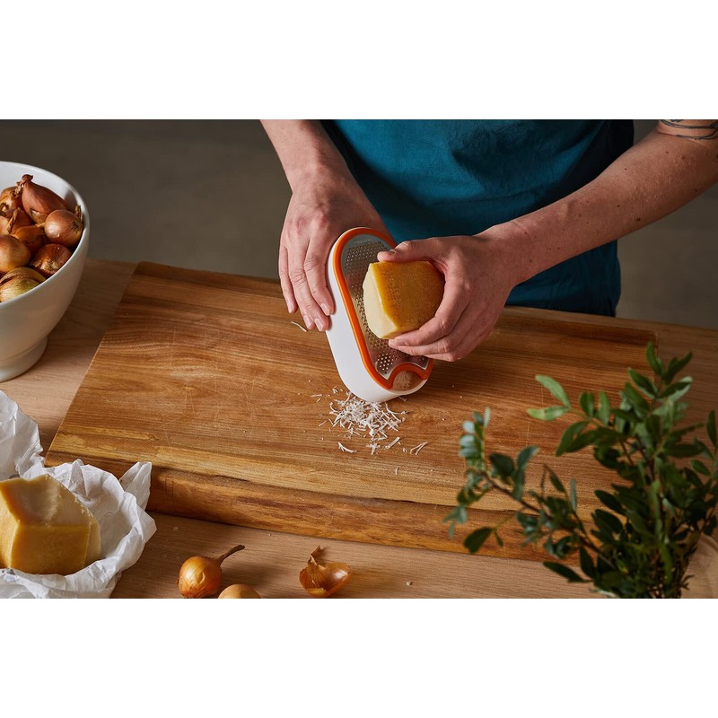 Fiskars Box Grater, With Container, Dimensions: 16.8 x 9.0 cm,