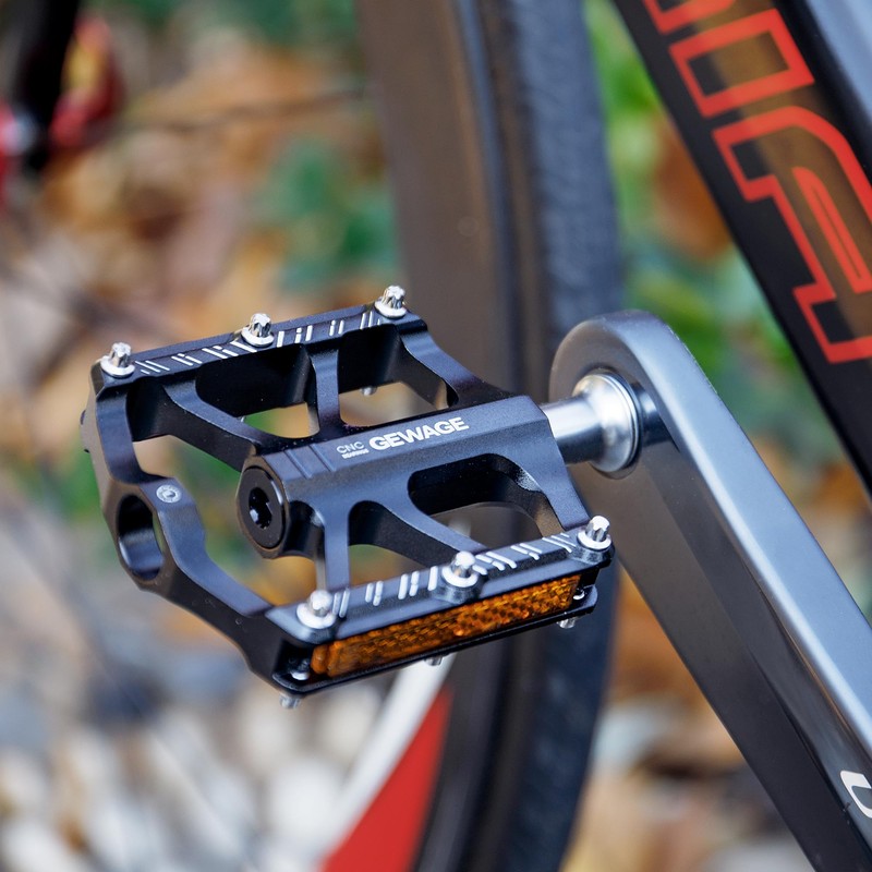 Road/Mountain Bike Pedals - 3 Bearings Bicycle Pedals with Reflectors