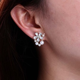 Cybche Boho Pearl Crystal Flower Earrings Gold Tiny Pearl Stud Earrings Flower Rhinestone Earrings Sparkling Crystal CZ Flower Earrings Wedding CZ Pearl Earrings Jewellery for Women, Zinc, No Gemstone