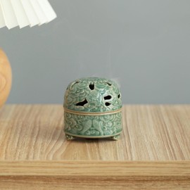Handmade Ceramic Incense Burner for Cones | Elegant Porcelain Aromatherapy Holder | Zen-Inspired Home Decor Accent