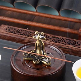 Solid Brass Frog Figurine & Incense Holder - Handcrafted Animal Statue for Home Decor, Yoga, Meditation - Funny Zen Desk Ornament for Living Room, Office, Aromatherapy (1PC)