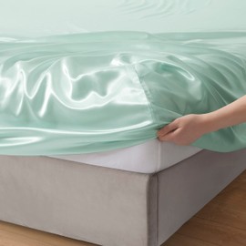Counfeisly King Size Satin Fitted Sheet, Silky and Breathable Luxury Deep Pockets Fitted Sheet Only, Mint Green