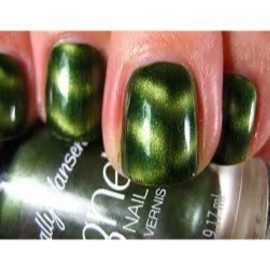 Sally Hansen Magnetic Nail Polish 907 Electric Emerald Green 3D Effect